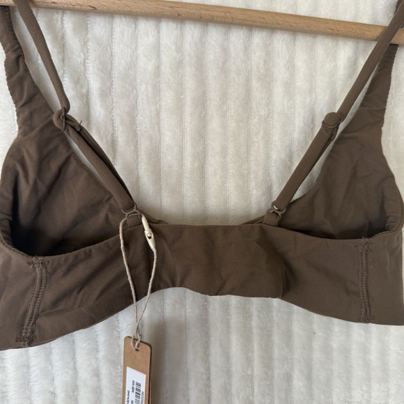 Skims Fits Everybody SKIMPY SCOOP BRALETTE in Oxide Brown Size XXS NWT - Picture 5 of 9